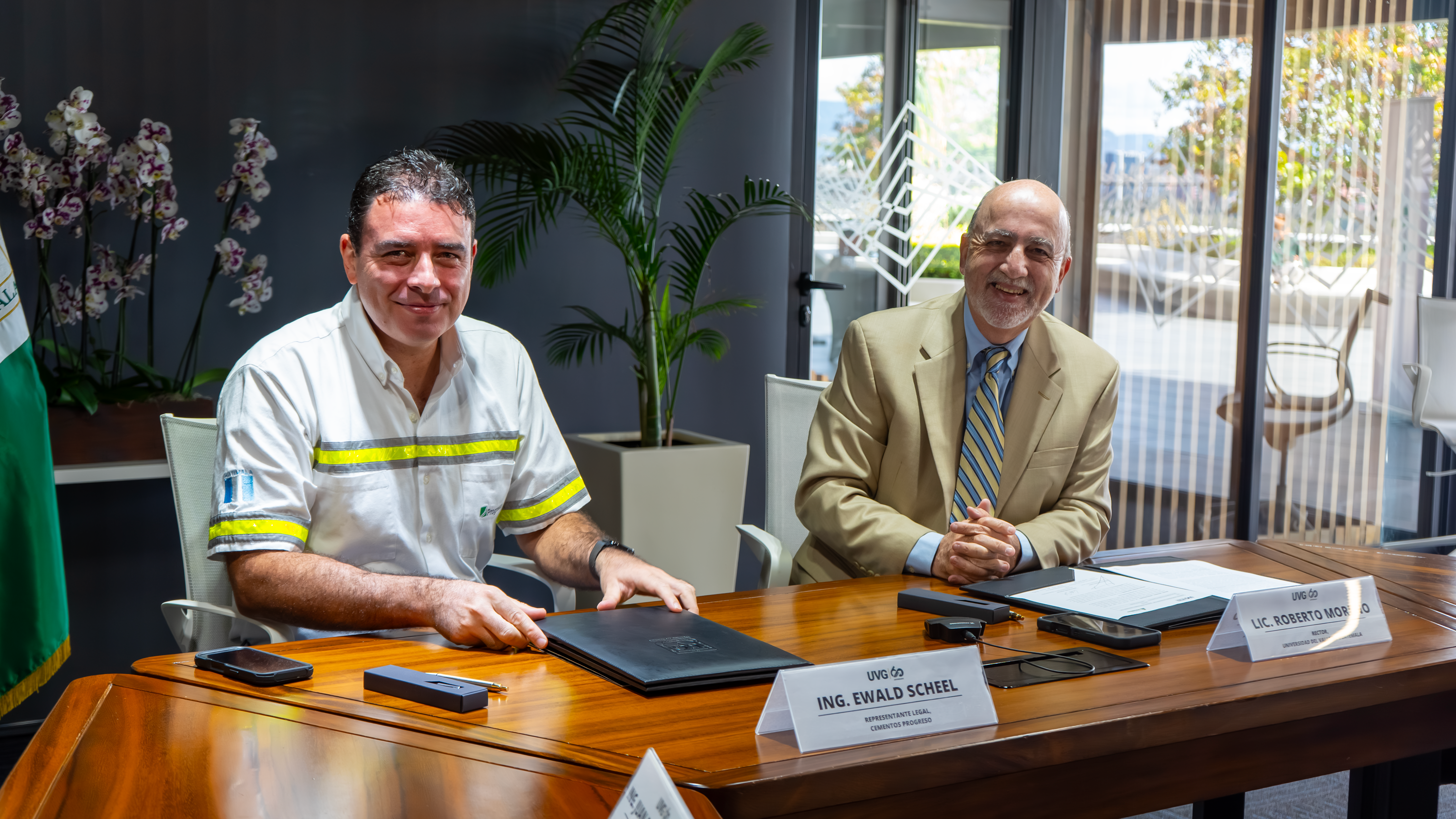 ACADEMIA Y EMPRESA COMO MOTOR DE DESARROLLO: CEMENTOS PROGRESO Y UVG FIRMAN CONVENIO PARA IMPULSAR PROYECTOS DE SOSTENIBILIDAD Y RESILIENCIA EN GUATEMALA